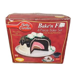 Betty Crocker Bake ‘n Fill 4-Piece Bake Set w/Box & Instruction Booklet 2005 Y2K